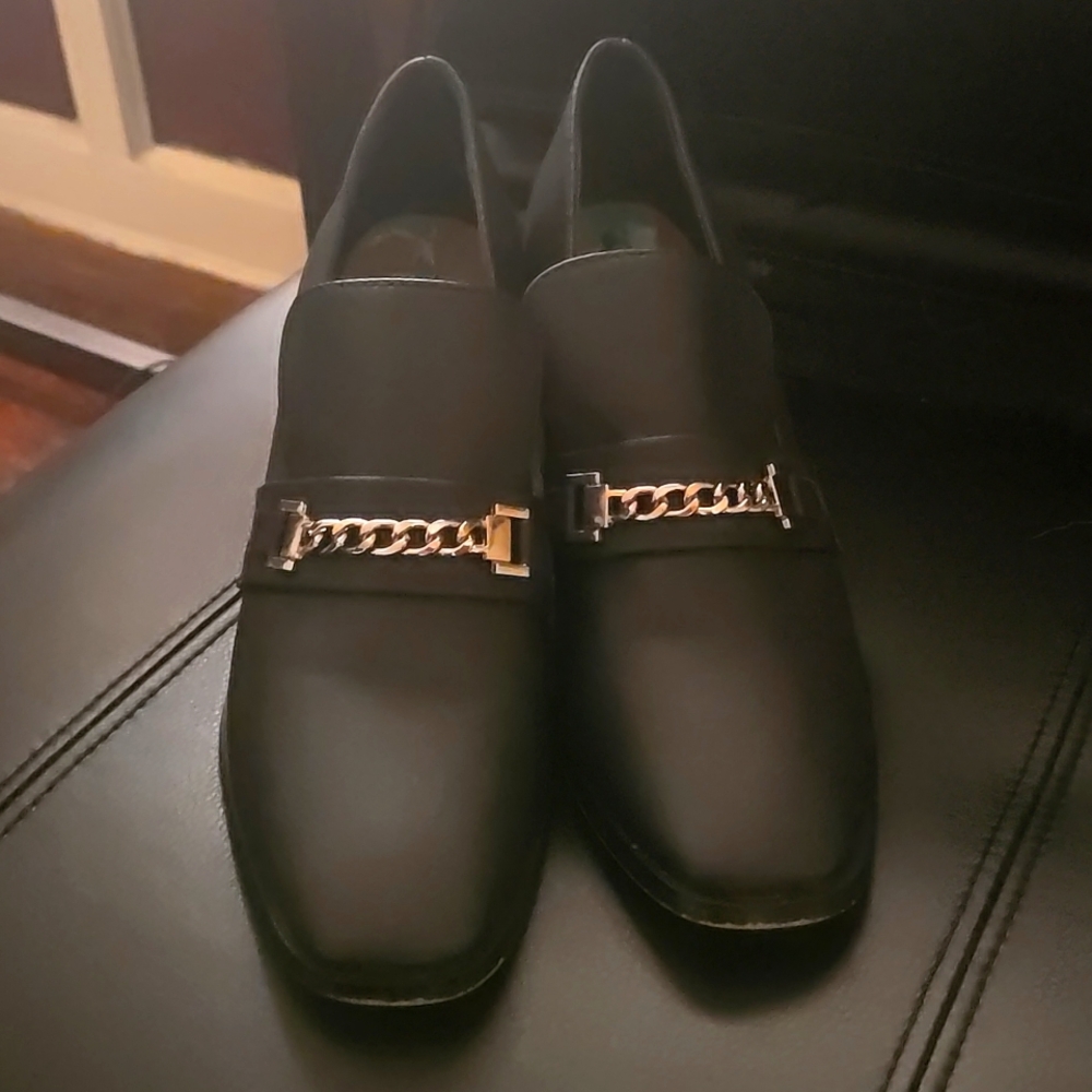 Black and silver chained dress shoes